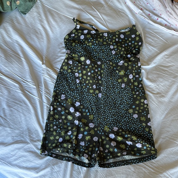 Arie romper 3” inseam floral pattern - Picture 2 of 5